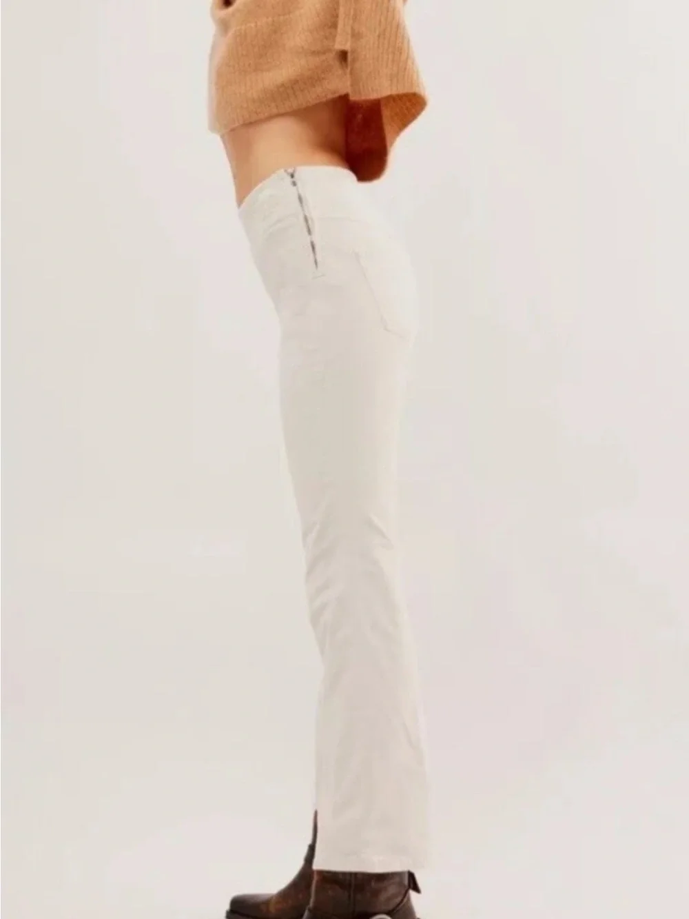 Free People “In my feelings” velvet Cream side zip stretch mid rise crop pants M